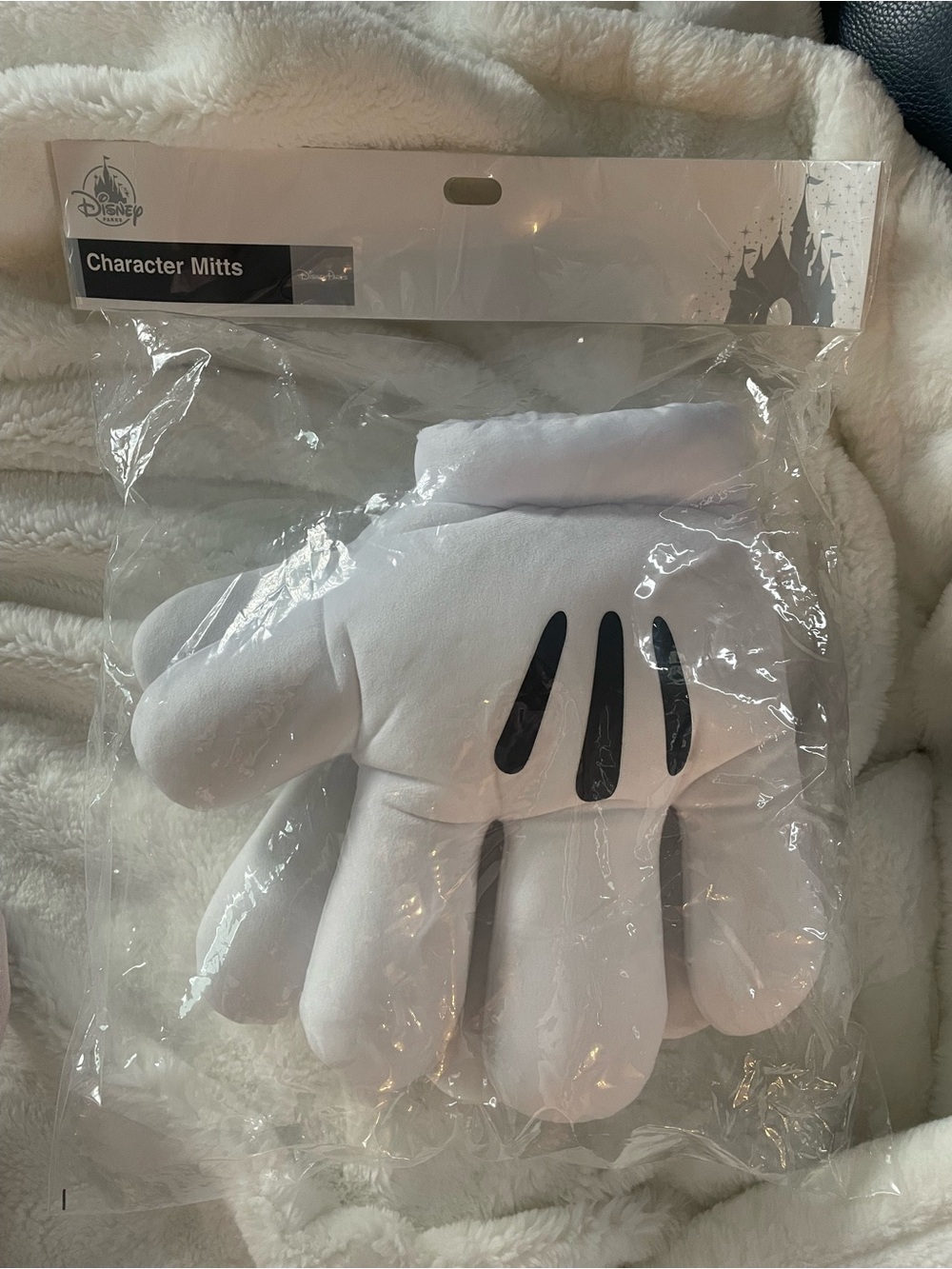 Disney Parks Mickey Mouse – Mickey Character Mitts| Plush Gloves BNWT NWT new